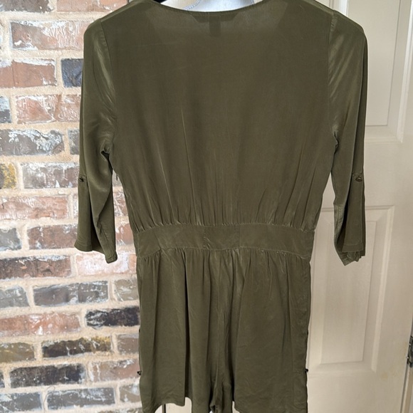 Charlie Jade Olive Green 100% Silk Romper Roll Up Sleeves & Hems Sz S - Picture 3 of 11